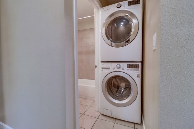 Building Photo - Barcelona Ridge Estates