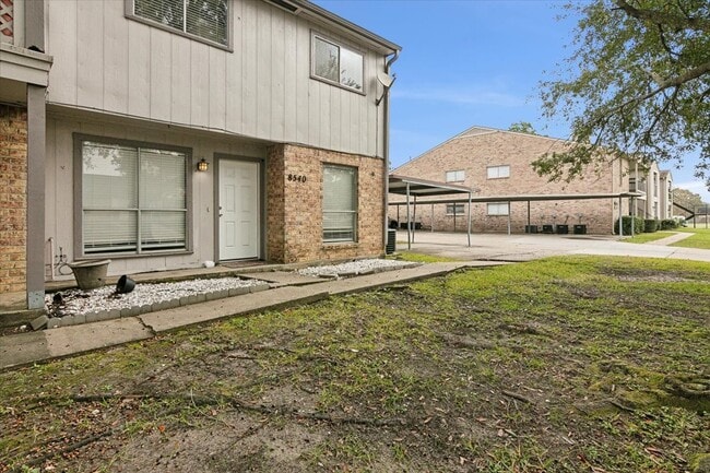 Building Photo - 8540 Glen Meadow Ln