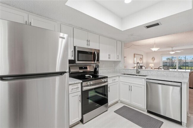 Building Photo - 240 Cypress Ln