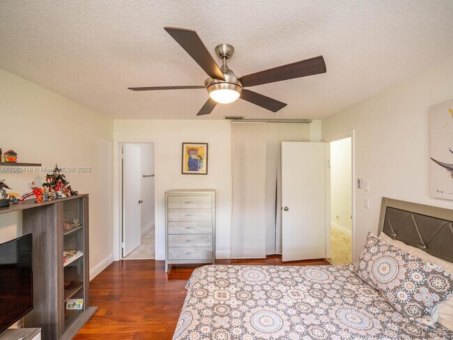 Building Photo - 15110 N Saxon Cir