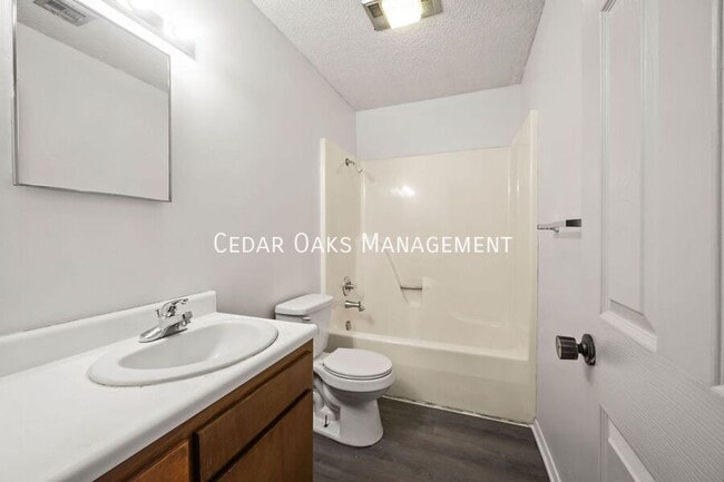 Building Photo - 801 N 17th Pl