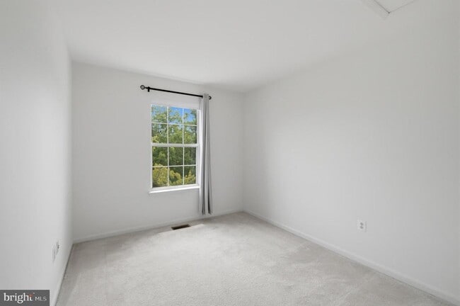 Building Photo - 2449 Clover Field Cir