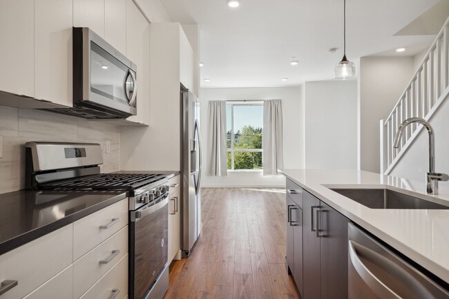 Building Photo - 32730 Hemlock Ave SE