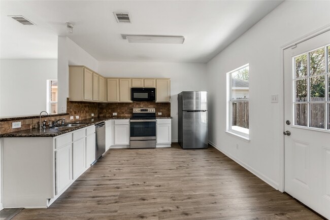 Building Photo - 7415 Kransburg Ranch Dr