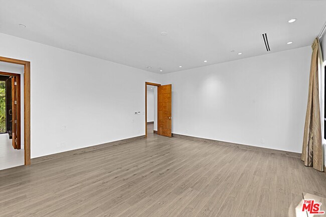 Building Photo - 11200 Dona Lola Dr