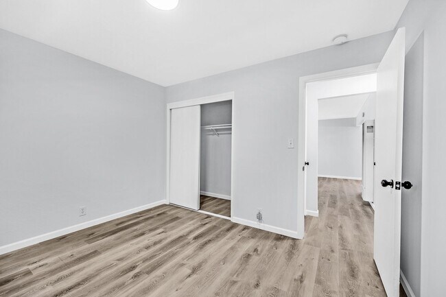 Building Photo - 3042 Maple Ave