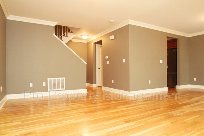 Building Photo - 109 Forest St