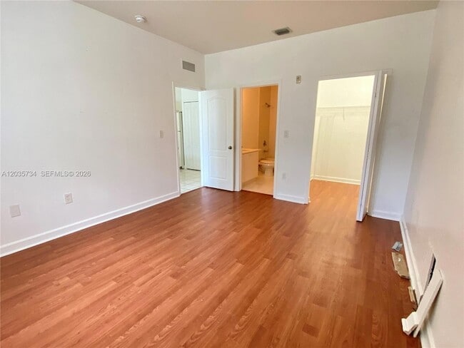 Building Photo - 1658 SE 28th Ct