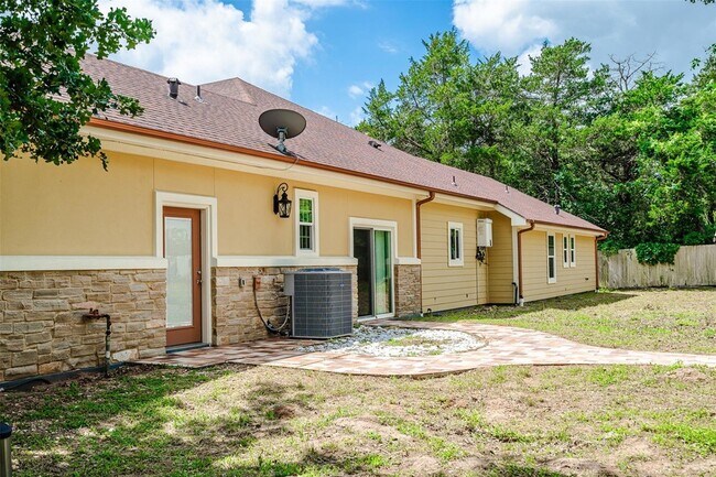 Building Photo - 295 Pine Valley Loop