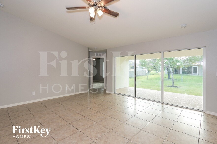 Building Photo - 2616 NW 1st Pl