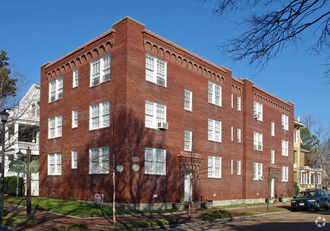 Primary Photo - Hampton Crest