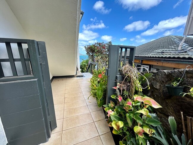 Building Photo - Hawaii living at its best.  Beautiful Kaneohe Bay front.