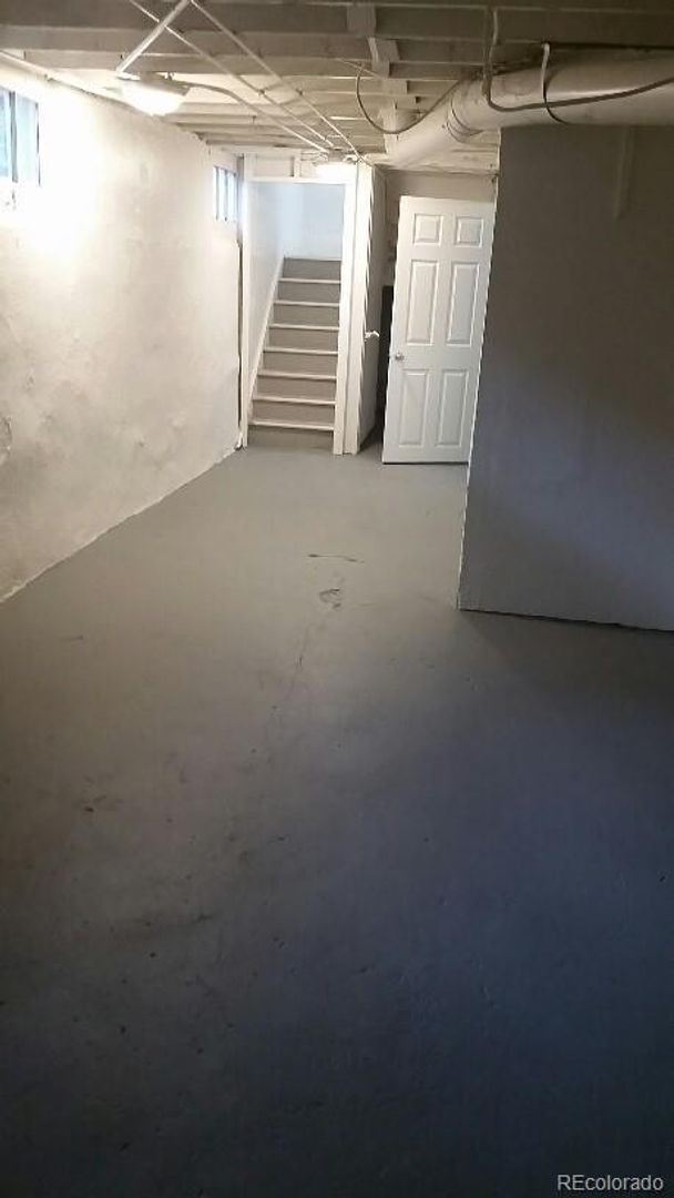 Building Photo - NICE 4-BEDROOM DUPLEX UNIT WITH GARAGE IN SUNNYSIDE! WATER, SEWER & TRASH INCLUDED!