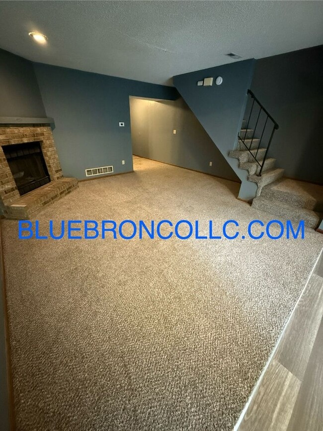 Building Photo - New flooring and fresh paint in this spaci...
