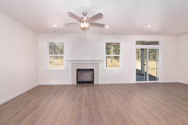 Building Photo - 3 Bed 2 Bath Home @ Pillar Rock Estates. H...