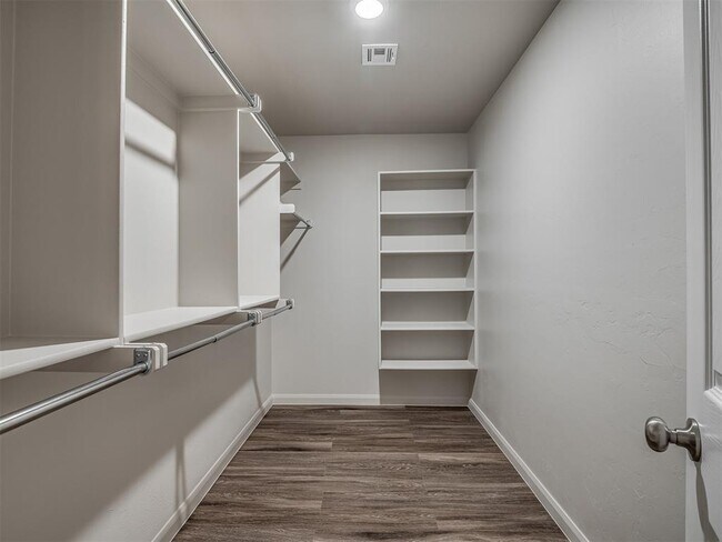 Building Photo - 206 Gray St