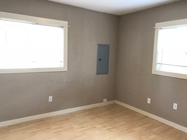 Building Photo - 2x2 with Loft! Walk to Harney Elementary! ...