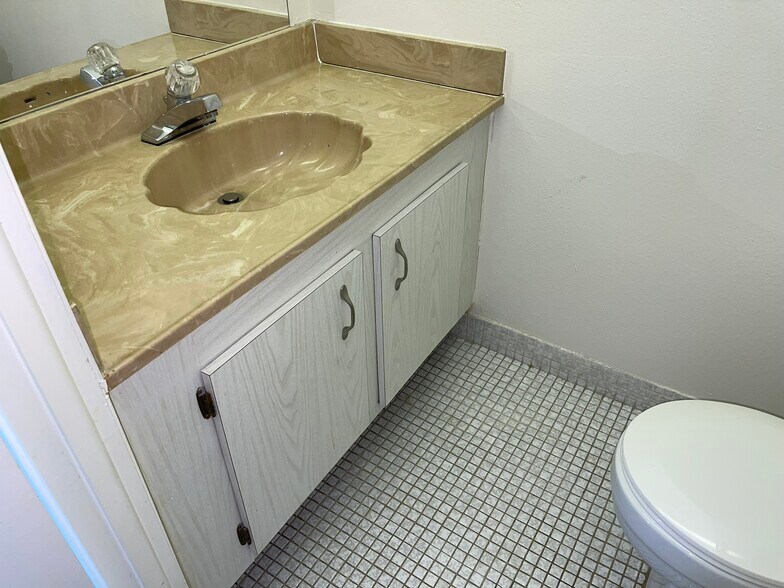 Building Photo - 1820 N Lauderdale Ave