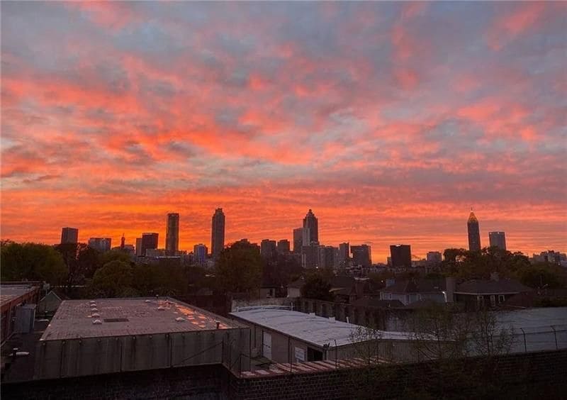 Building Photo - 572 Edgewood Ave SE