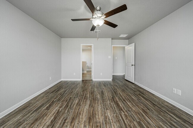 Building Photo - 8227 Bluefield Dr