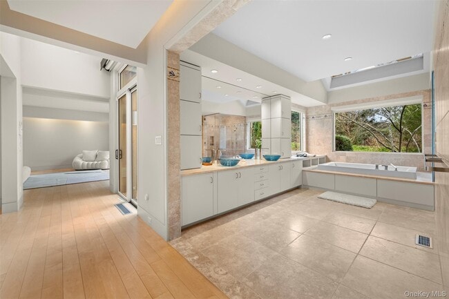 Building Photo - 121 Piping Rock Rd