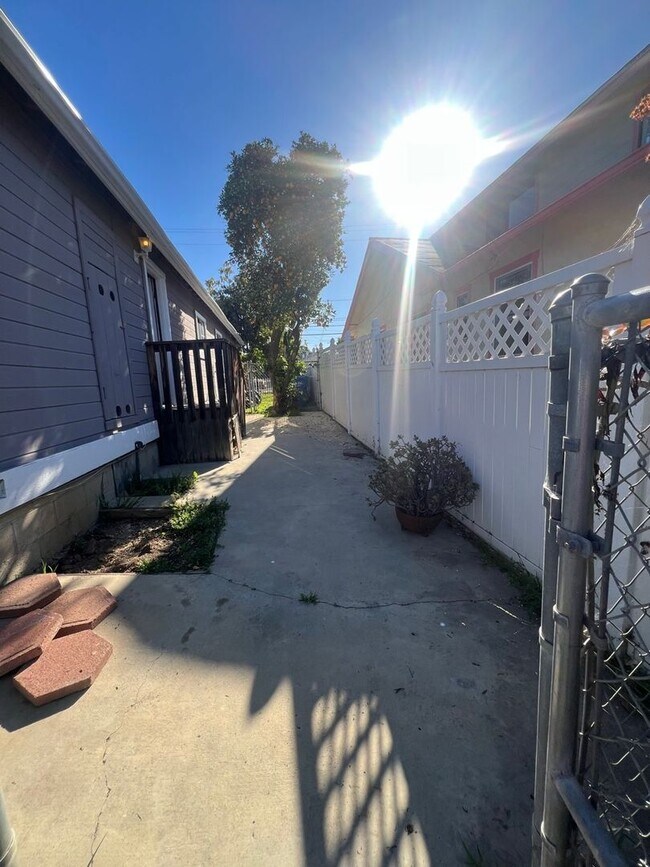 Building Photo - Spacious 4-Bed, 2-Bath Home in Whittier