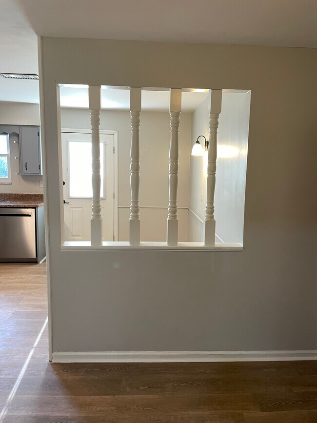 Building Photo - 400 Schenkel Ln