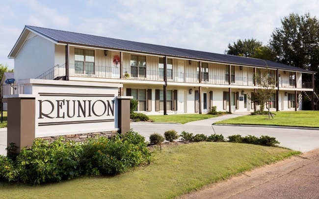Building Photo - The Reunion