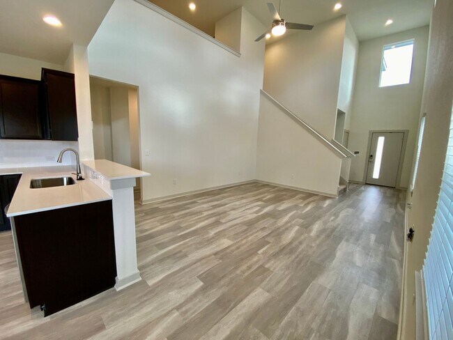 Building Photo - Beautiful 3bed/2.5bath in Northeast Austin!!