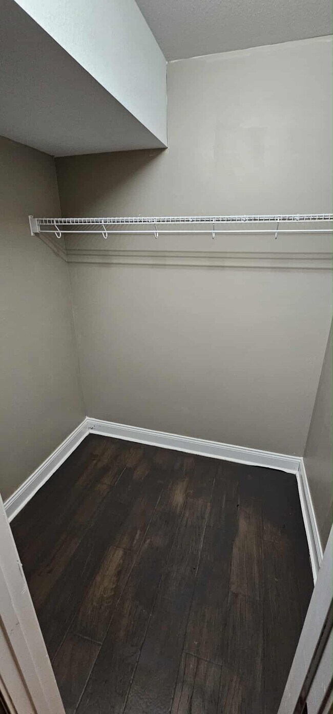 Building Photo - 708 Banister Dr