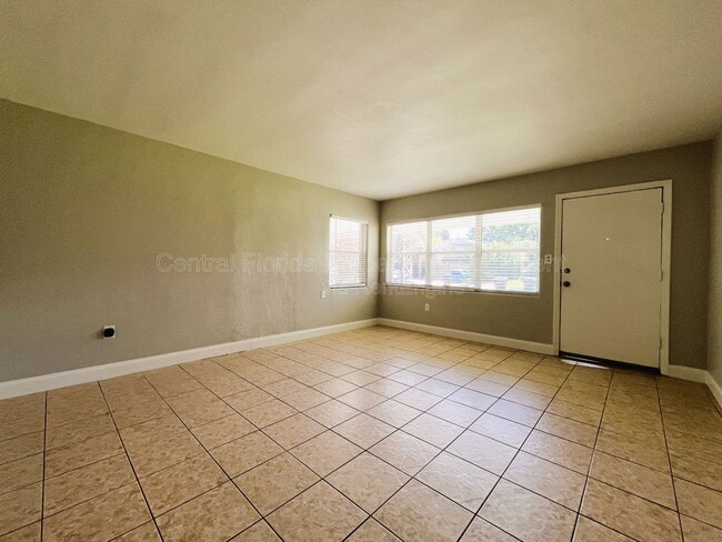 Building Photo - 1510 Altaloma Ave