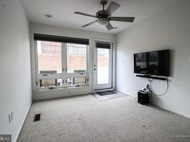 Building Photo - 4 E Henrietta St
