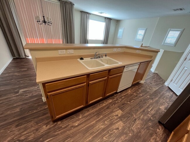 Building Photo - 2 BED / 2 BA - ALL APPLIANCES - COMMUNITY ...