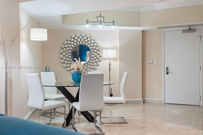 Building Photo - 19900 E Country Club Dr