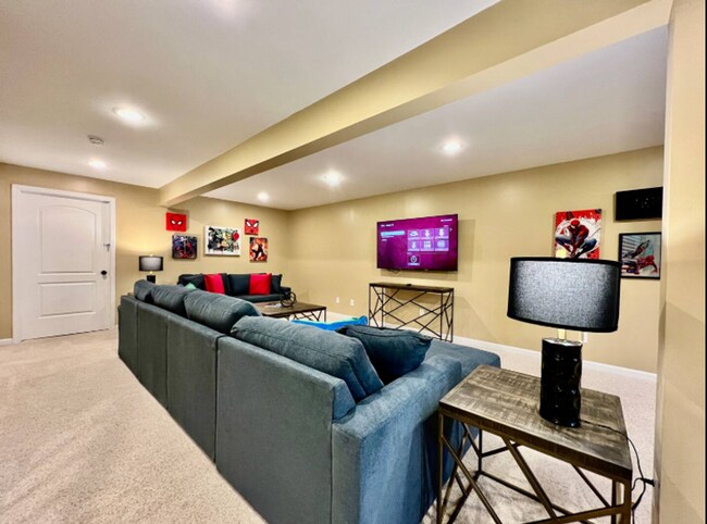 Building Photo - Spacious 4 Bedroom with Gameroom