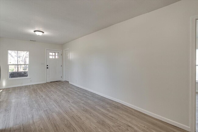 Building Photo - 3BR / 1BA Home for Rent $1750/month — Comfortable Living in Chattanooga