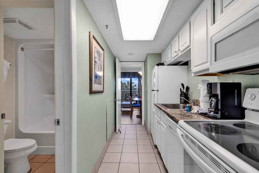 Building Photo - 2106 N Ocean Blvd