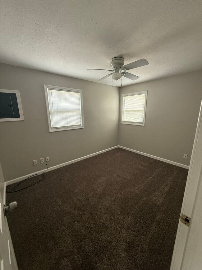 Building Photo - Austintown, Updated 3-4 Bedroom Home for R...