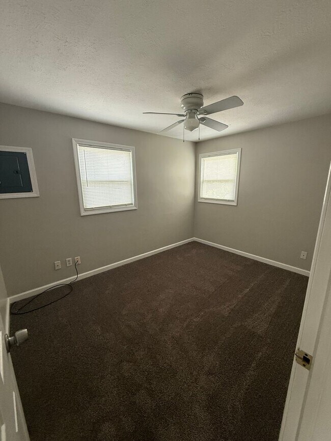 Building Photo - Austintown, Updated 3/4 Bedroom, 1 1/2 Bat...