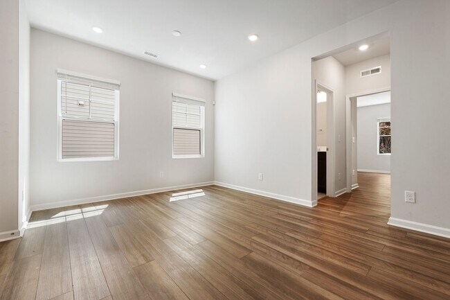 Building Photo - Beautiful 4-Bedroom Home Near Downtown Durham & RTP - **Internet Included!!**