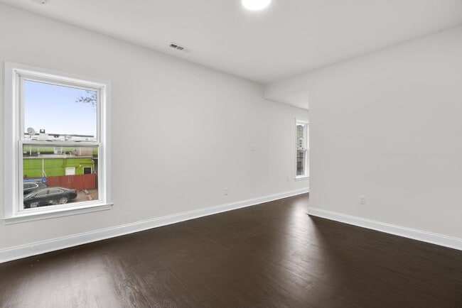 Building Photo - 16 S Conkling St