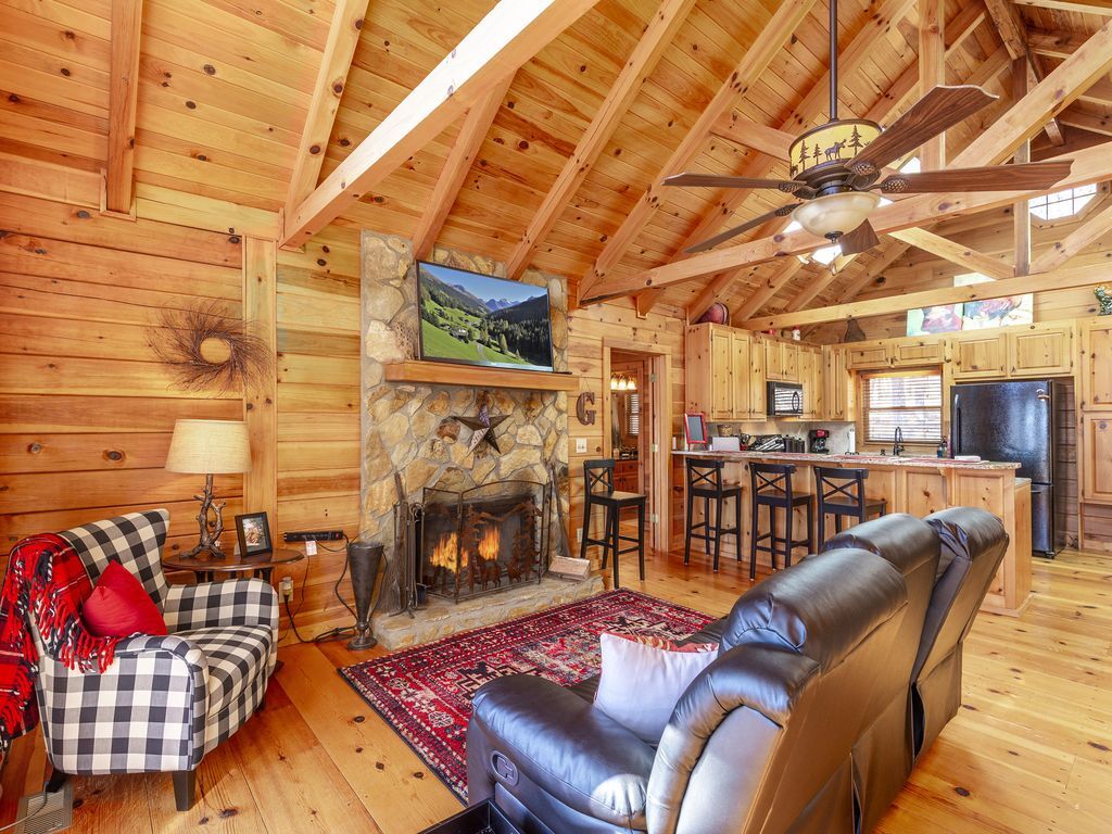 Living/Kitchen Area - 404 Owls Brow