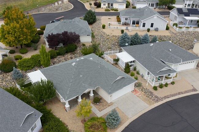 Building Photo - 2 bedroom, 2 bathroom home in Victorian Es...