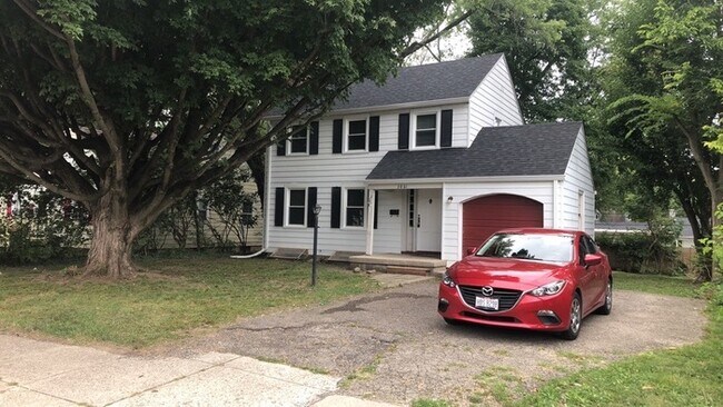 Primary Photo - 3861 Far Hills Ave