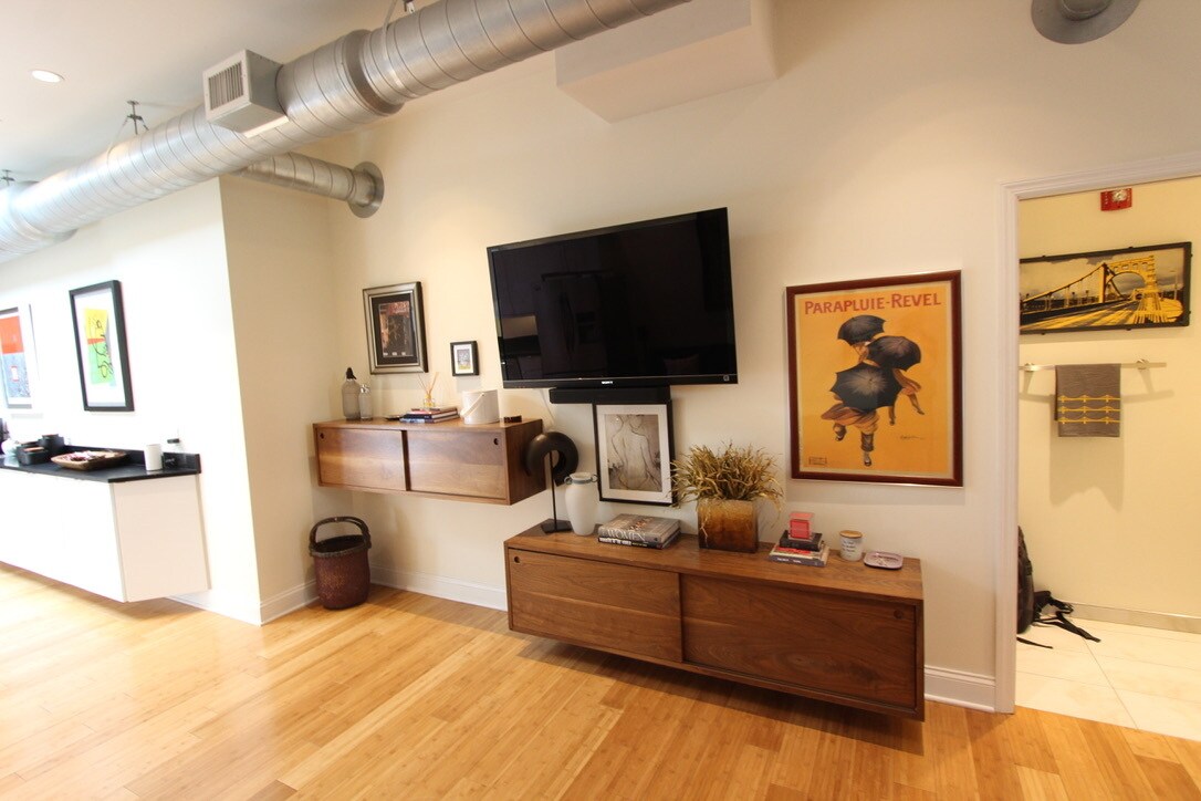 Theater Seating - 139 7th St