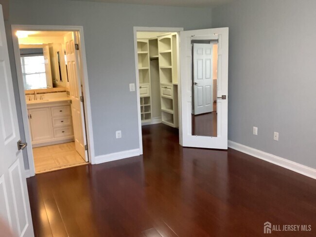 Building Photo - 404 Plymouth Rd