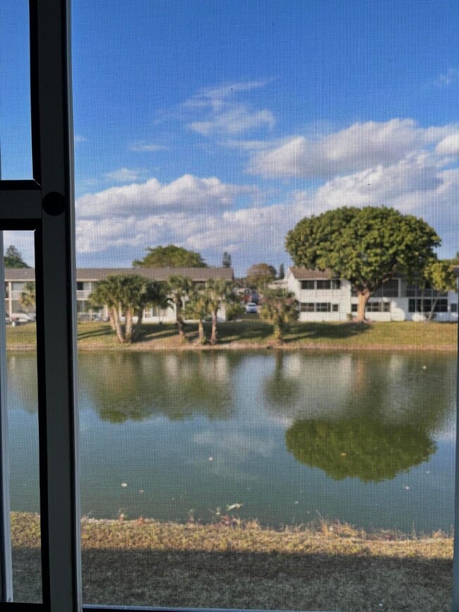 Building Photo - 115 Camden E