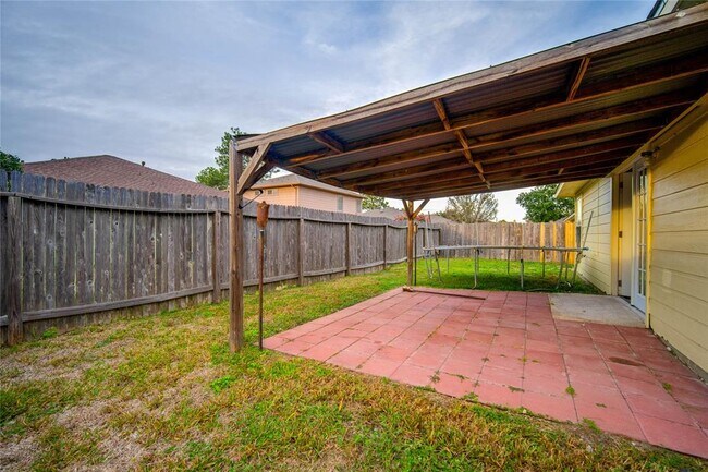 Building Photo - 16518 Lazy Ridge Rd