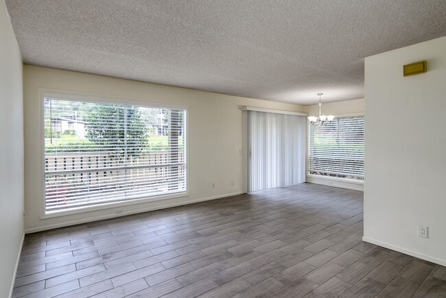 Building Photo - Cozy 2 BED/1 BATH in Exclusive 55+ Senior ...