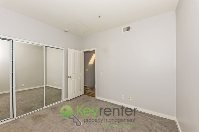Building Photo - Stunning Westpark Condo in the Heart of Ir...